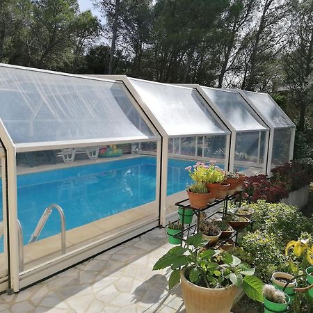 Gîte dans villa provençale sous les pins Uchaux Extérieur photo