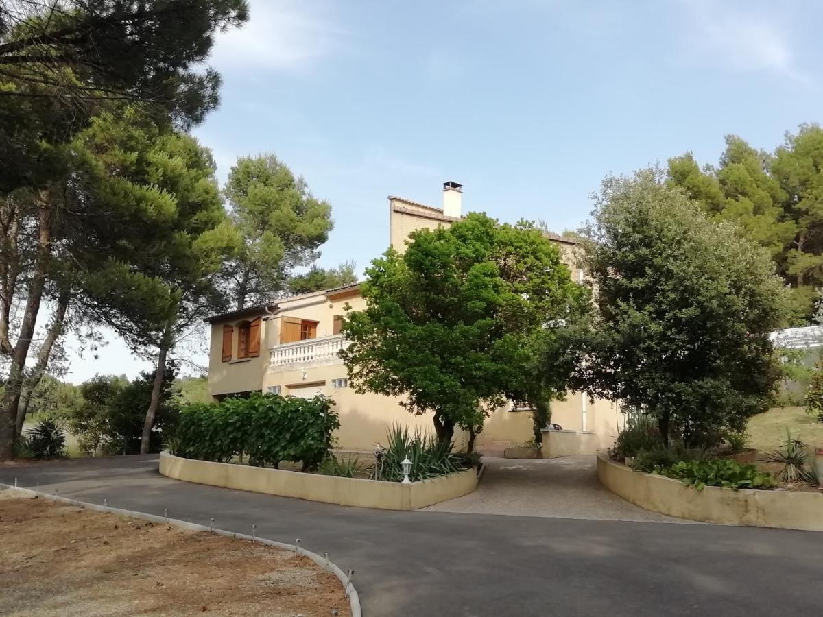 Gîte dans villa provençale sous les pins Uchaux Extérieur photo