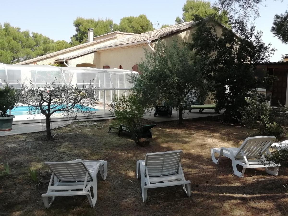 Gîte dans villa provençale sous les pins Uchaux Extérieur photo