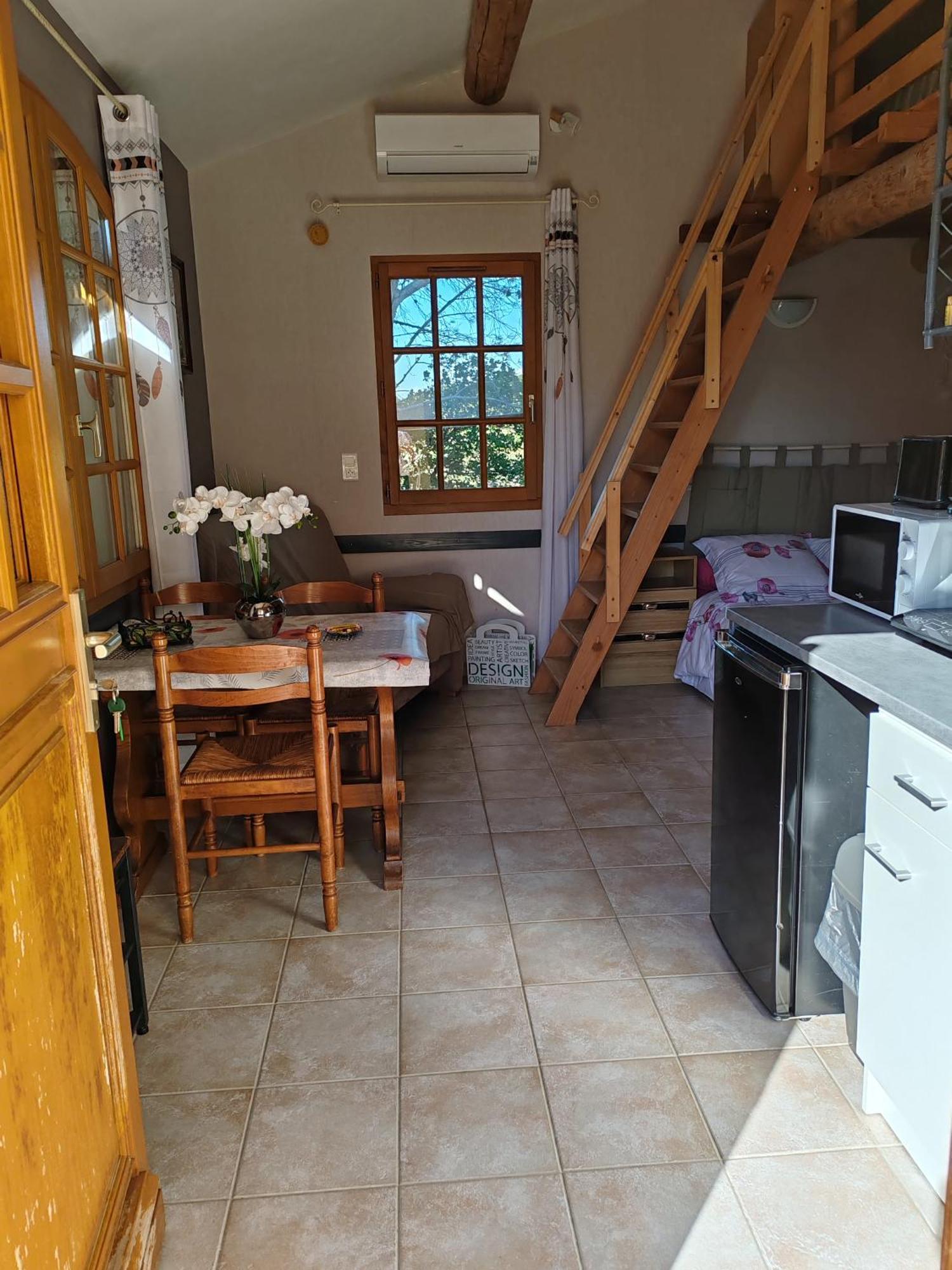 Gîte dans villa provençale sous les pins Uchaux Extérieur photo